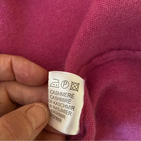 Pure cashmere Sm dark Pink boatneck sweater. EUC - Picture 7 of 7